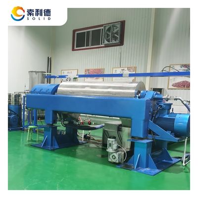 Extracteur d'huile d'olive de 5 tonnes par heure alimenté par une installation de 130 kW et une centrifugeuse à décantateur à 3 phases
